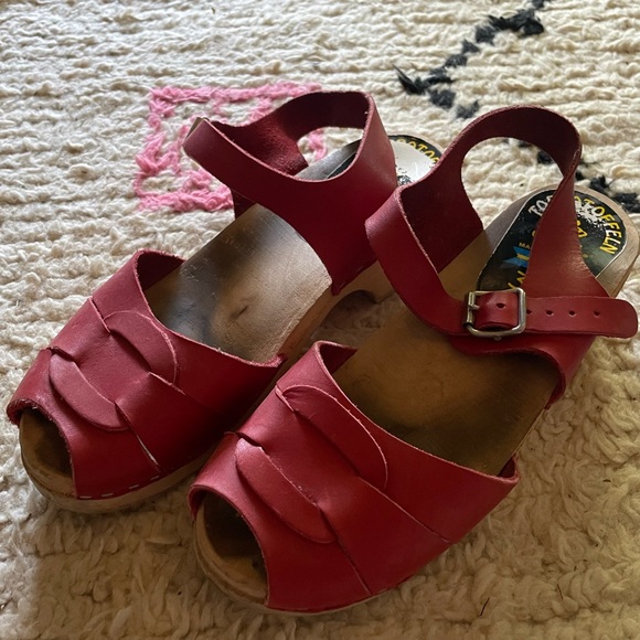 Swedish Low Heel Clogs - Picture 2 of 8